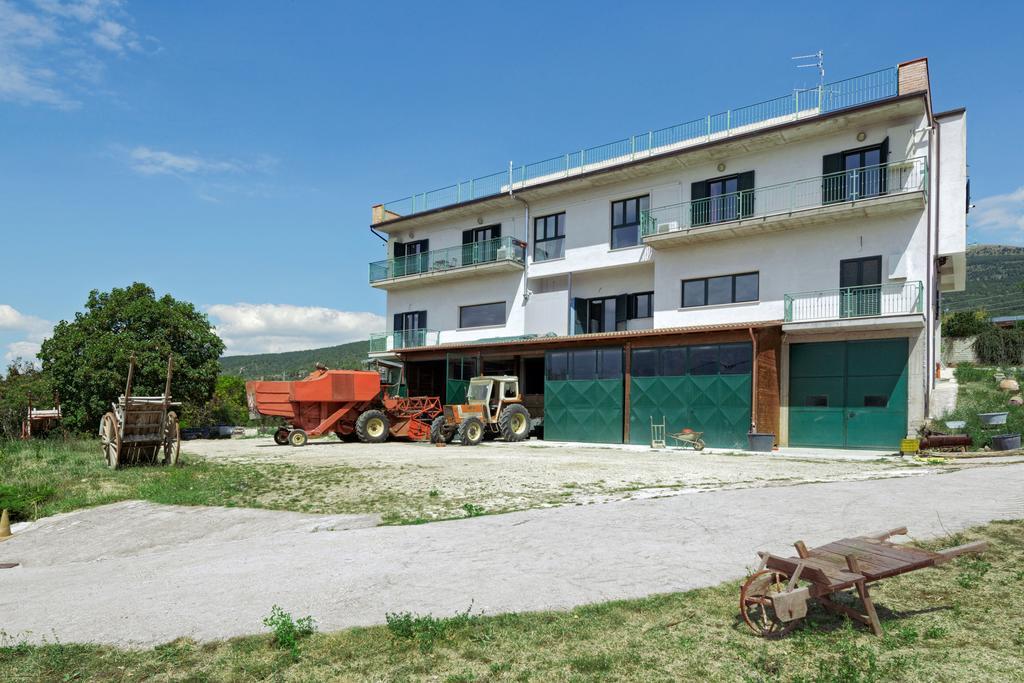 Agriturismo Statale 17 Poggio Picenze Экстерьер фото